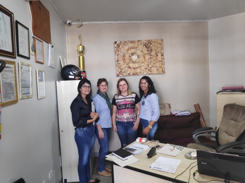 Comerciantes são informados sobre ações do Desenvolvimento Econômico de Itaquiraí