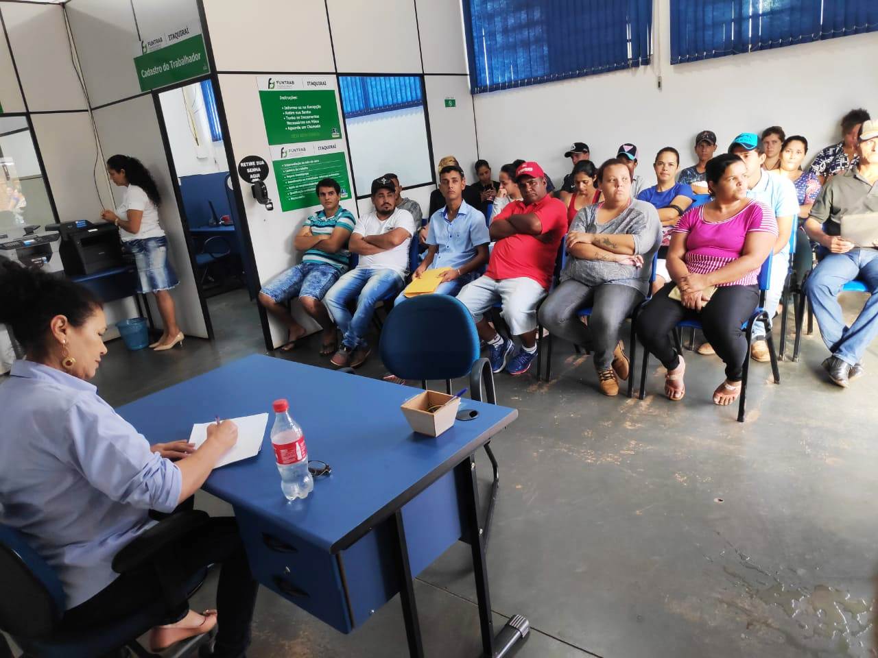 Casa do Trabalhador de Itaquiraí cadastra diversas pessoas para vagas de empregos