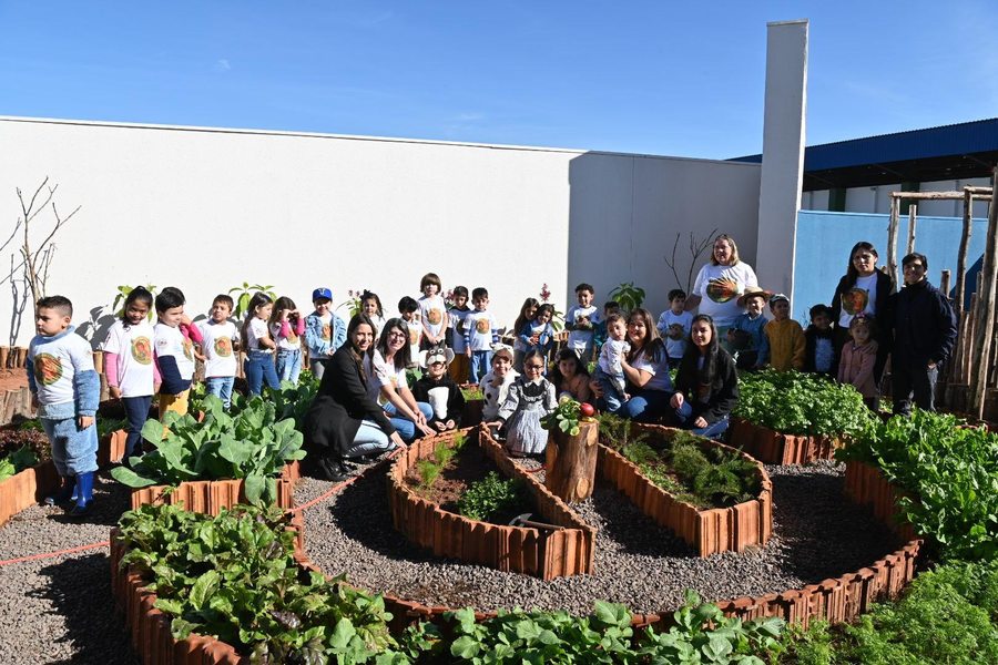 CEI Sítio do Pica-Pau Amarelo inaugura horta do projeto Sabores que Educam