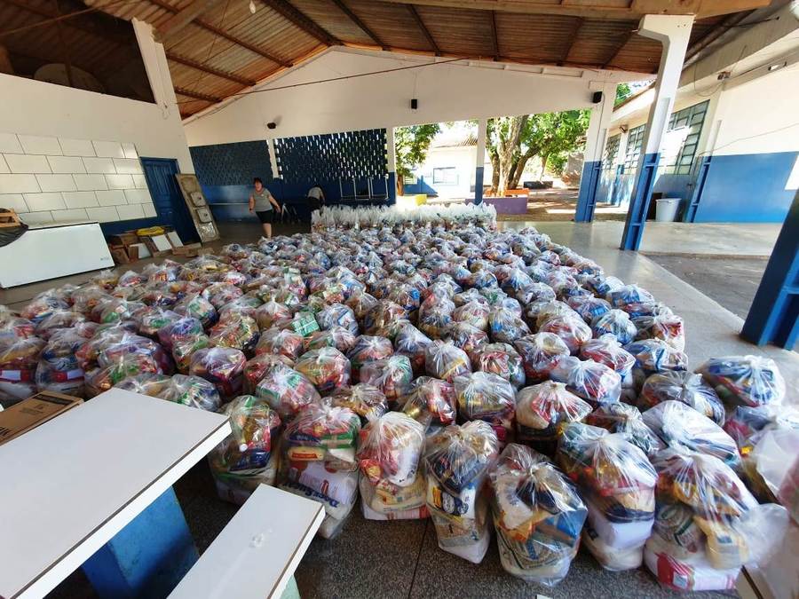 Secretaria de Educação de Itaquiraí entrega mais 600 cestas de alimentos