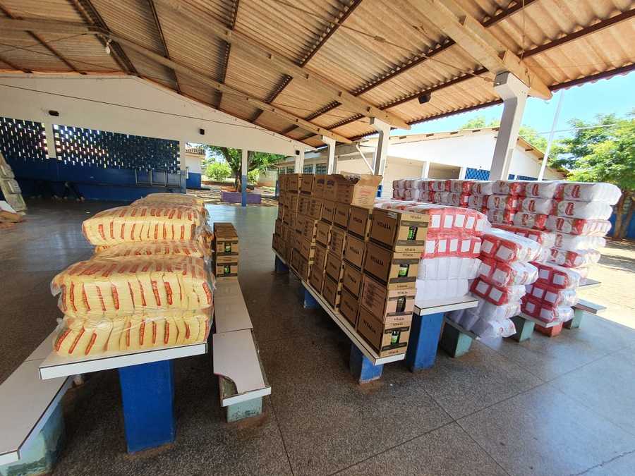 Secretaria de Educação de Itaquiraí entrega mais 600 cestas de alimentos