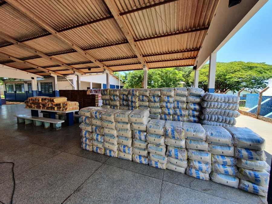 Secretaria de Educação de Itaquiraí entrega mais 600 cestas de alimentos