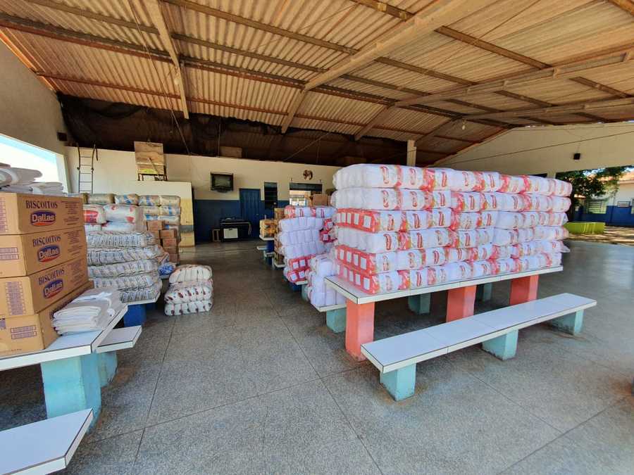 Secretaria de Educação de Itaquiraí entrega mais 600 cestas de alimentos