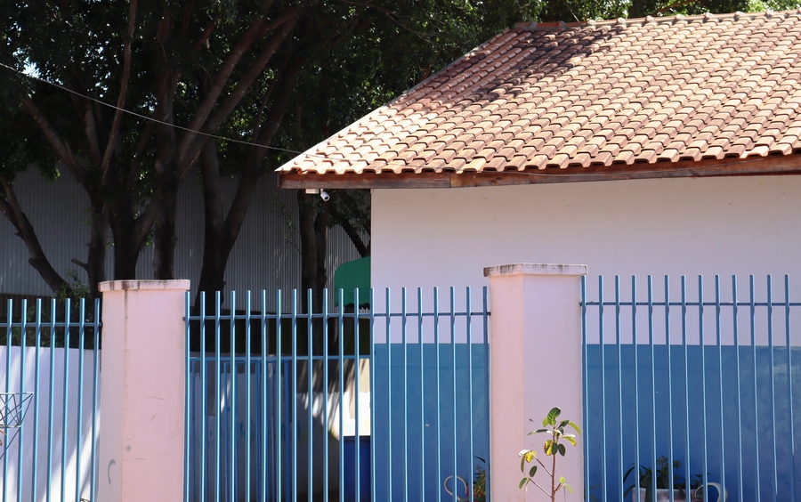 Uma das câmeras instaladas na parte externa da creche Pequeno Príncipe, situada na Avenida Mato Grosso. Foto: Roney Minella