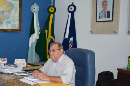 "Que todos façam uma boa campanha. Todos são bons candidatos", comenta o prefeito Ricardo. Foto: Roney Minella