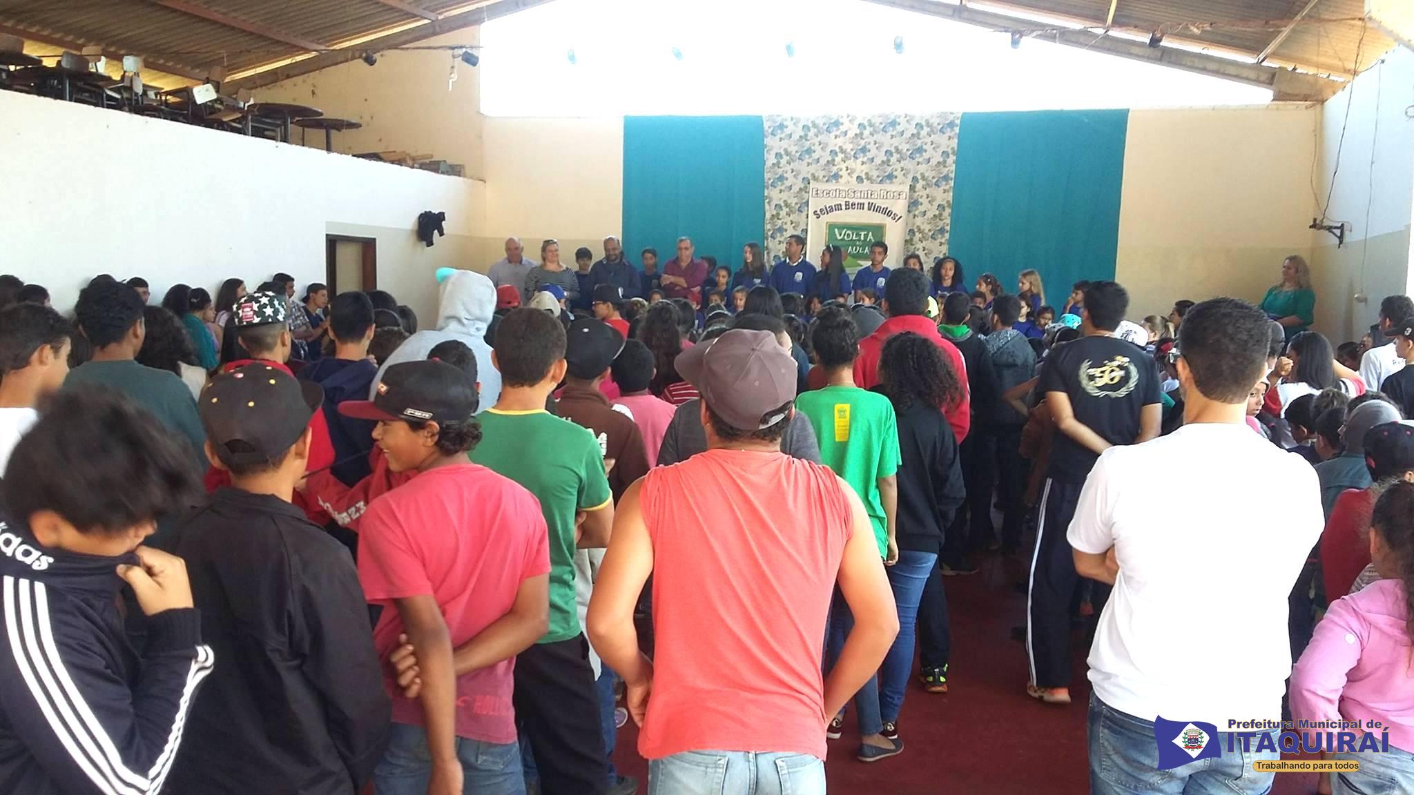 Prefeito Ricardo Fávaro entrega 6.600 uniformes escolares aos alunos da rede municipal de Itaquiraí
