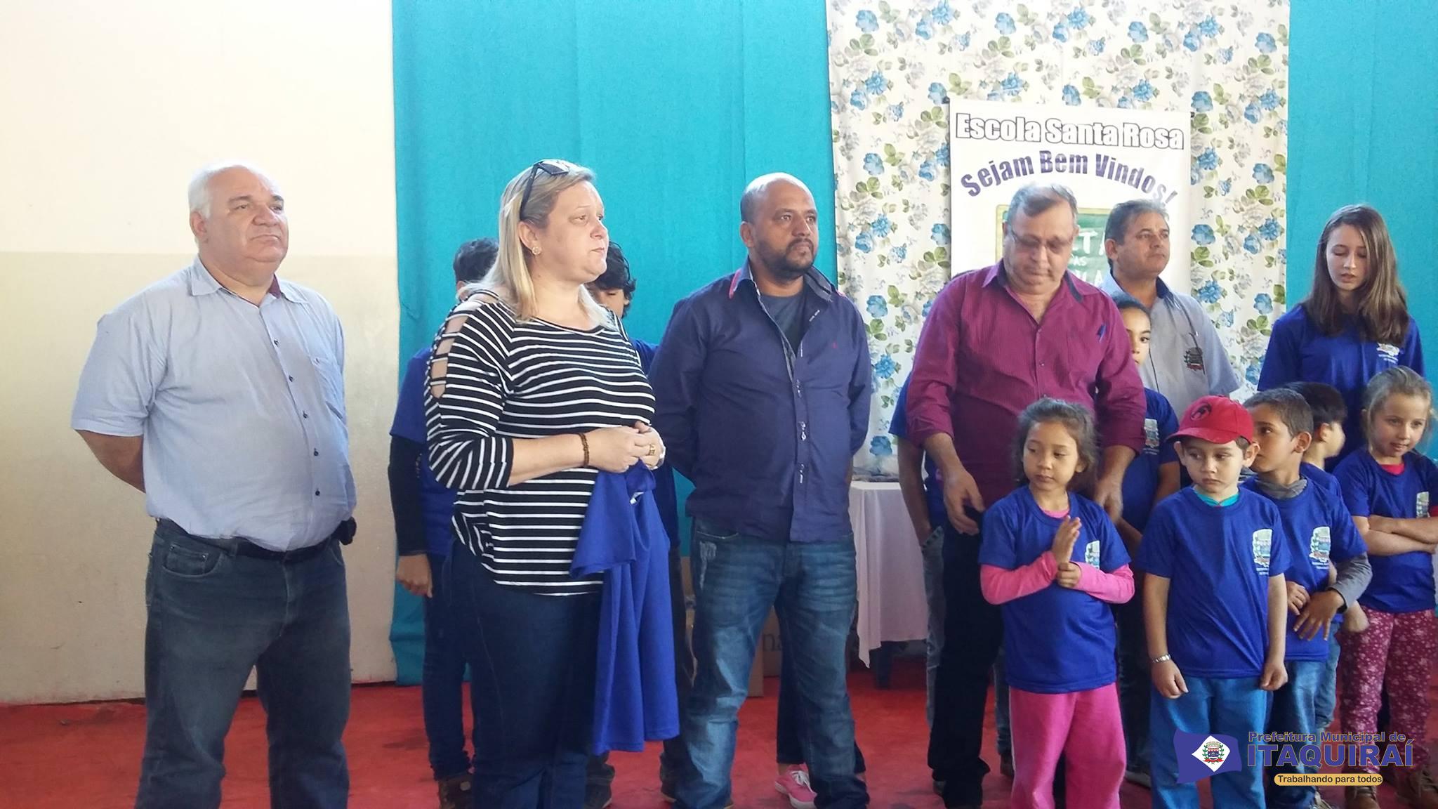 Prefeito Ricardo Fávaro entrega 6.600 uniformes escolares aos alunos da rede municipal de Itaquiraí