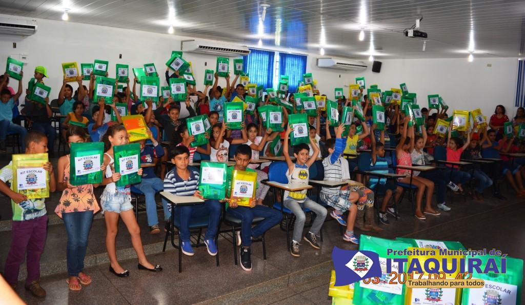 Prefeitura de Itaquiraí doa mais de 2500 kits escolares aos alunos da rede municipal