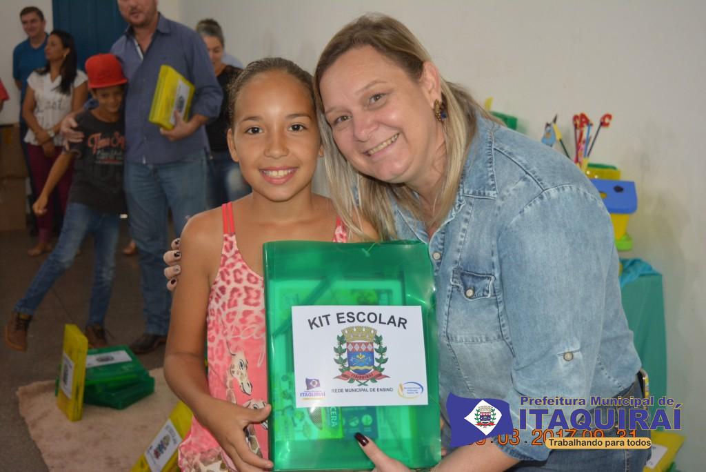 Prefeitura de Itaquiraí doa mais de 2500 kits escolares aos alunos da rede municipal