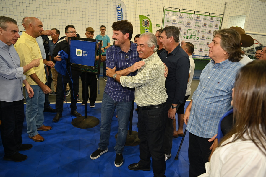 Prefeito Thalles Tomazelli e Governador Eduardo Riedel inauguram o primeiro Ginásio de Itaquiraí e assinam convênio para reforma da Praça Santos Tomazelli e implantação da rede de abastecimento de água no P.A Santa Rosa