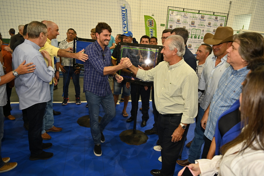 Prefeito Thalles Tomazelli e Governador Eduardo Riedel inauguram o primeiro Ginásio de Itaquiraí e assinam convênio para reforma da Praça Santos Tomazelli e implantação da rede de abastecimento de água no P.A Santa Rosa