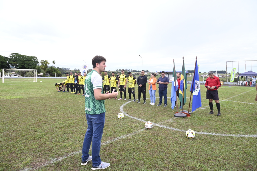 Prefeitura abriu no domingo o Campeonato Municipal de Futebol Suíço