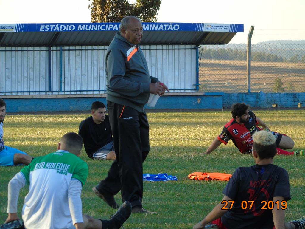 Seleção Itaquiraí de Futebol apresenta novo elenco em jogo-treino no Carminatão