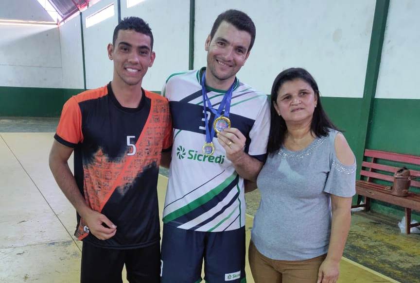Itaquiraí conquista título de campeão do 3º Torneio de Voleibol da Amizade, em Batayporã