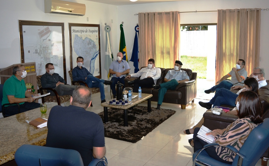 Prefeito Ricardo Fávaro em reunião com o Comitê de Combate à Crise do Coronavírus, na manhã de hoje (07-04). Foto: Guiomar Biondo