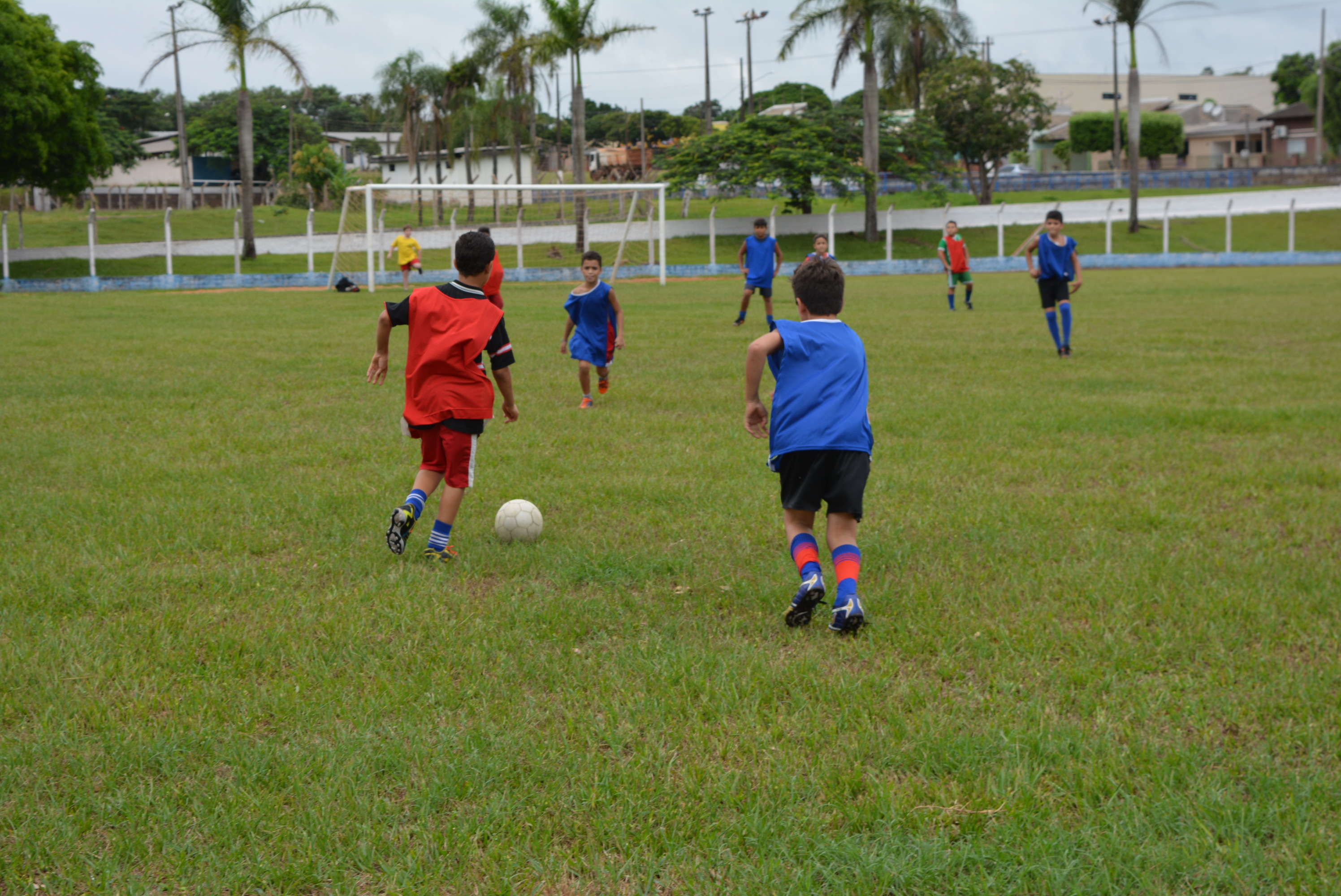 Escolinha de Futebol da Prefeitura reinicia os treinos atendendo garotos de 8 a 15 anos