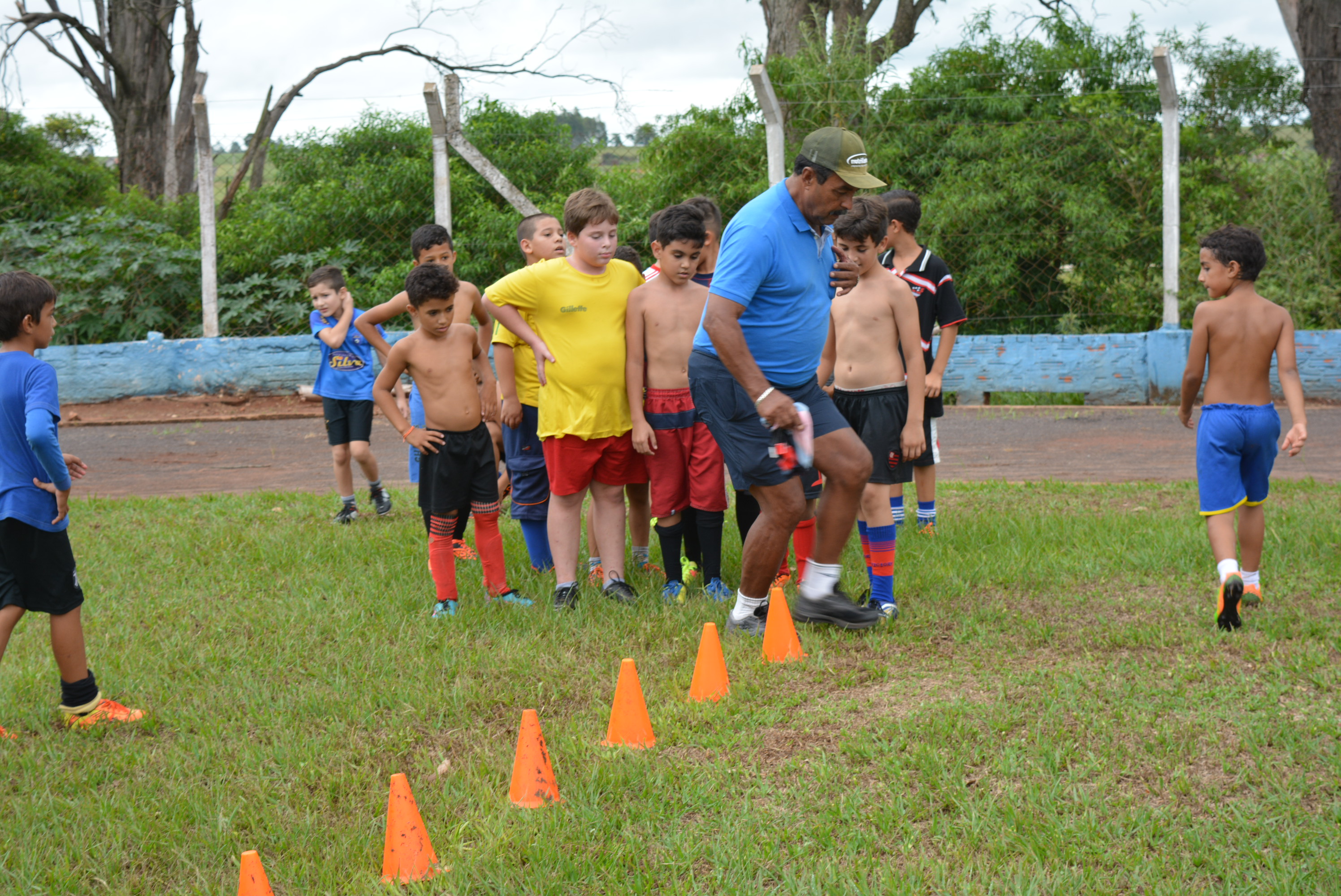 Escolinha de Futebol da Prefeitura reinicia os treinos atendendo garotos de 8 a 15 anos