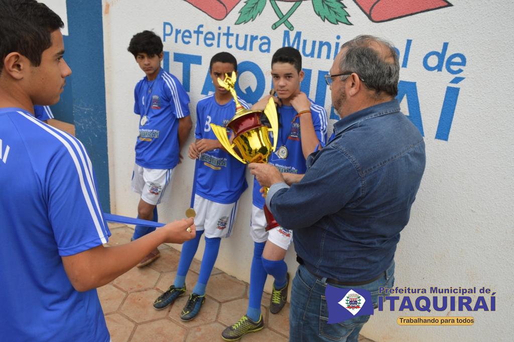 Campeões de Futsal de Itaquiraí da categoria sub-15 recebem homenagem do prefeito Ricardo e secretária Valdirene