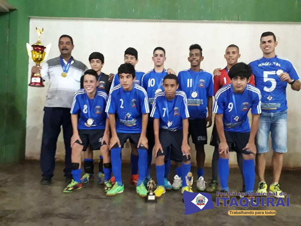 Campeões de Futsal de Itaquiraí da categoria sub-15 recebem homenagem do prefeito Ricardo e secretária Valdirene