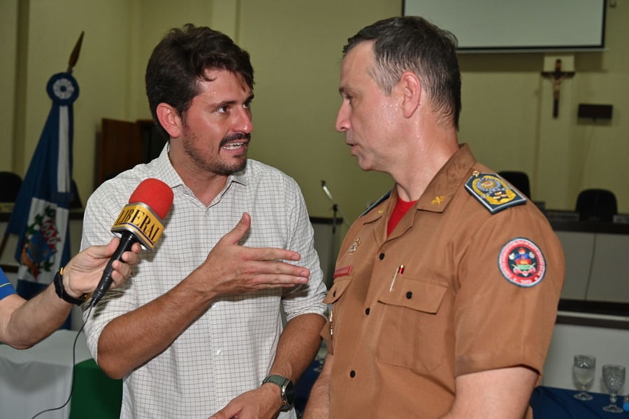 Prefeito Thalles Tomazelli, governador em exercício Barbosinha e vereadores entregam obras de saneamento e assinam autorização para o convênio de reforma e revitalização da Praça Santos Tomazelli e cooperação para instalação do Corpo de Bombeiros de Itaquiraí