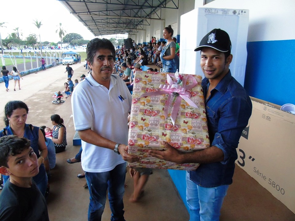 Show de Brindes marcou a festa do aniversário dos 39 anos de Itaquiraí