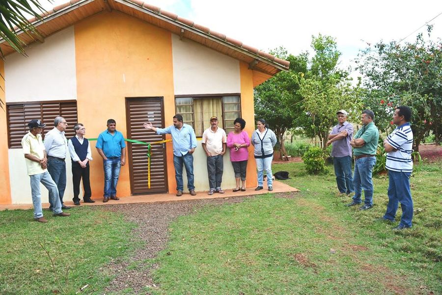 Habitação construída e entregue pela Prefeitura em assentamento rural de Itaquiraí através de parcerias com o Governo Federal e Coophaf.