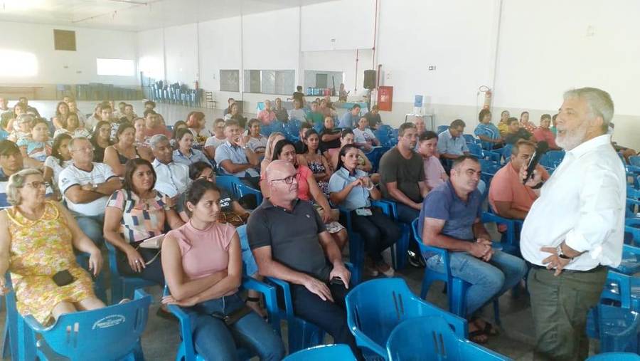 Palestra para servidores da Prefeitura trouxe a Itaquiraí o renomado psicanalista Dr. Jairo de Paula