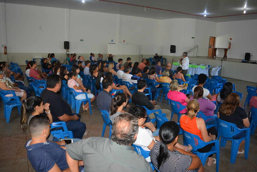 Palestra para servidores da Prefeitura trouxe a Itaquiraí o renomado psicanalista Dr. Jairo de Paula