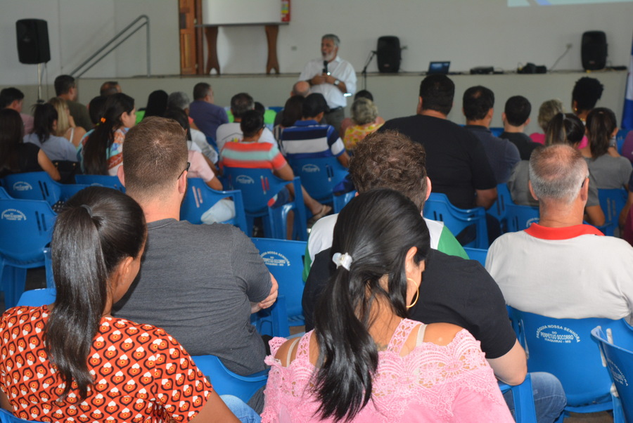 Palestra para servidores da Prefeitura trouxe a Itaquiraí o renomado psicanalista Dr. Jairo de Paula