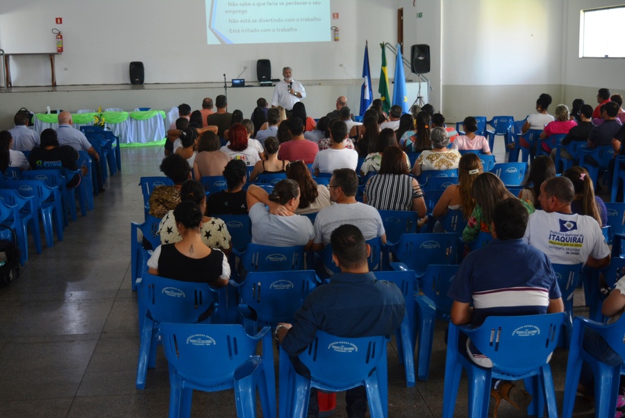 Palestra para servidores da Prefeitura trouxe a Itaquiraí o renomado psicanalista Dr. Jairo de Paula