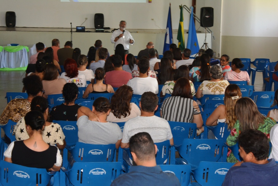 Palestra para servidores da Prefeitura trouxe a Itaquiraí o renomado psicanalista Dr. Jairo de Paula