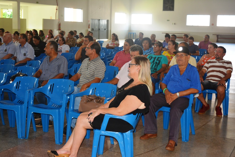Palestra para servidores da Prefeitura trouxe a Itaquiraí o renomado psicanalista Dr. Jairo de Paula
