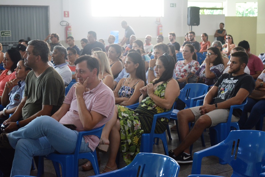 Palestra para servidores da Prefeitura trouxe a Itaquiraí o renomado psicanalista Dr. Jairo de Paula