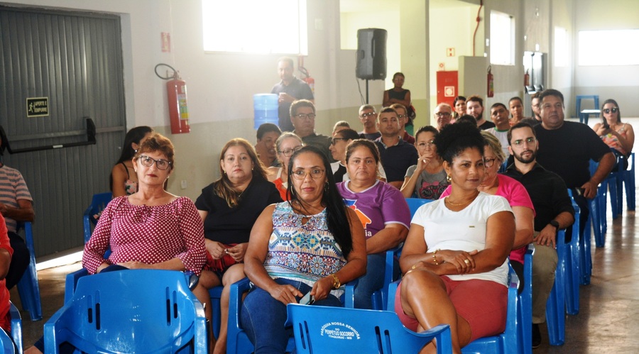 Palestra para servidores da Prefeitura trouxe a Itaquiraí o renomado psicanalista Dr. Jairo de Paula