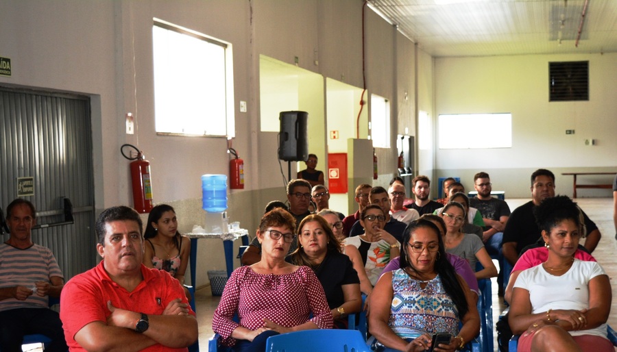 Palestra para servidores da Prefeitura trouxe a Itaquiraí o renomado psicanalista Dr. Jairo de Paula