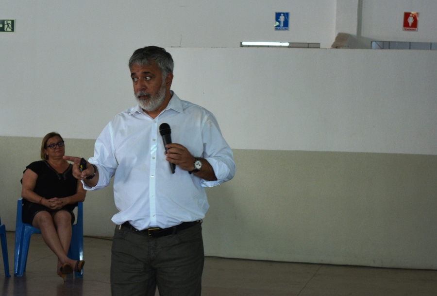 Palestra para servidores da Prefeitura trouxe a Itaquiraí o renomado psicanalista Dr. Jairo de Paula