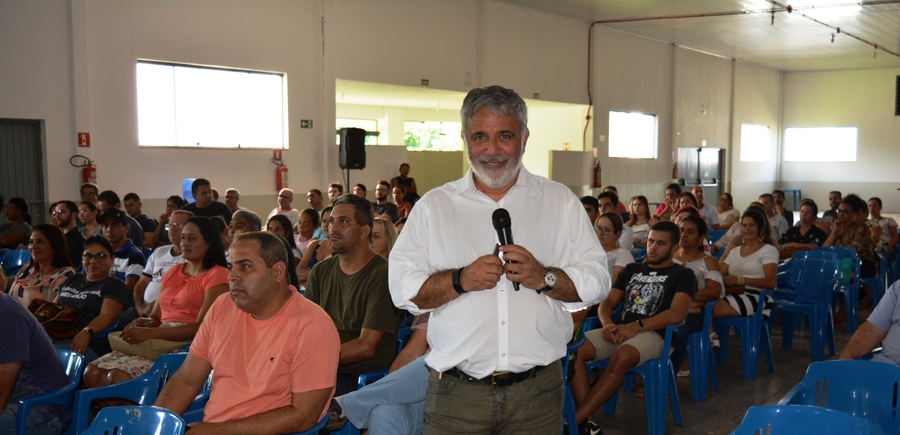 Palestra para servidores da Prefeitura trouxe a Itaquiraí o renomado psicanalista Dr. Jairo de Paula