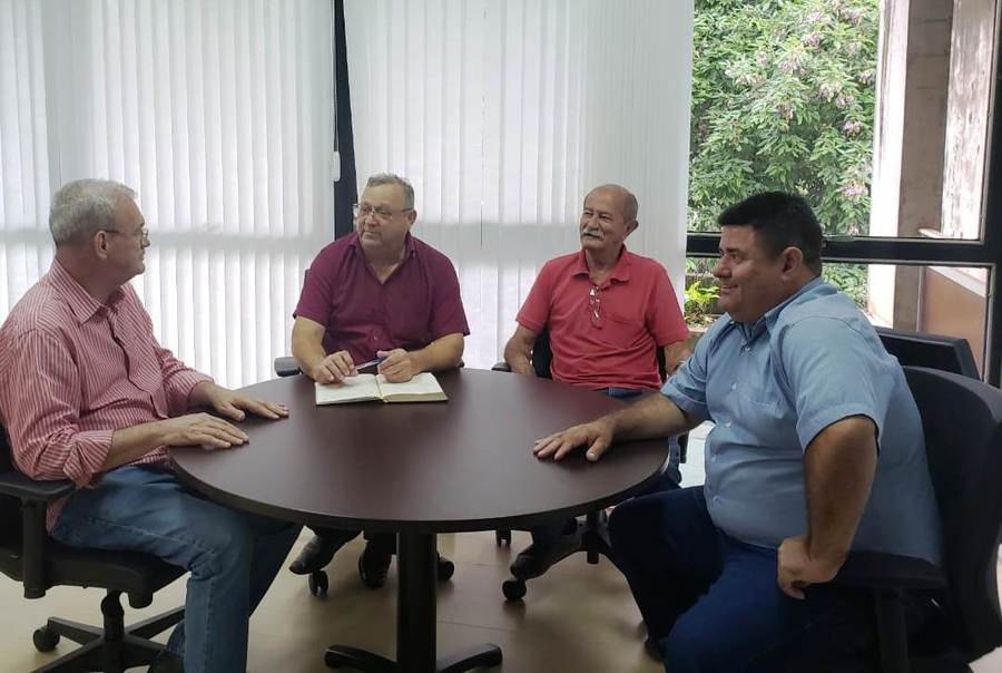 Secretário de Saúde Geraldo Resende, prefeito Ricardo, ex-vereador Aldo Albuquerque e vereador Edilson Pereira, durante agenda de trabalho na Secretaria de Estado de Saúde.