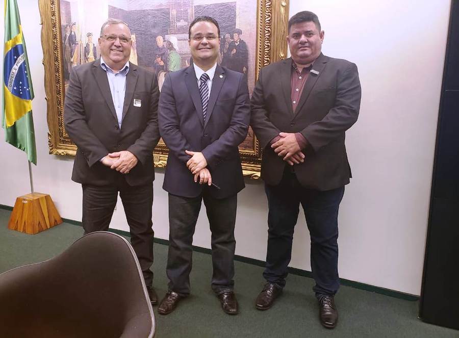 Prefeito Ricardo Fávaro, deputado federal Fábio Trad, e vereador Edilson Pereira.