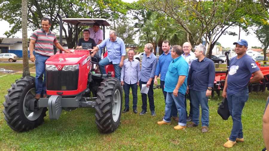 Prefeito Ricardo Fávaro entrega patrulha mecanizada para duas associações rurais