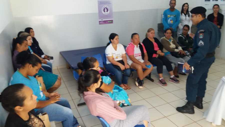 Sargento Otacílio ao proferir palestra sobre o combate à violência contra a mulher. Foto: Divulgação