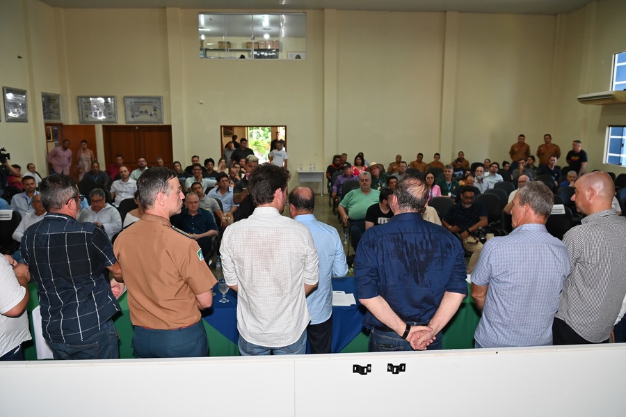 Prefeito Thalles Tomazelli, governador em exercício Barbosinha e vereadores entregam obras de saneamento e assinam autorização para o convênio de reforma e revitalização da Praça Santos Tomazelli e cooperação para instalação do Corpo de Bombeiros de Itaquiraí