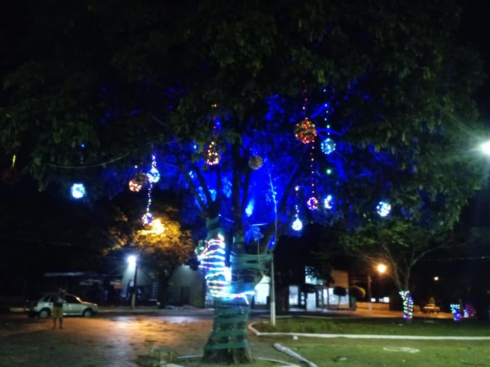 Itaquiraí abre festa alusiva ao Natal com luzes na Praça e chegada do Papai Noel