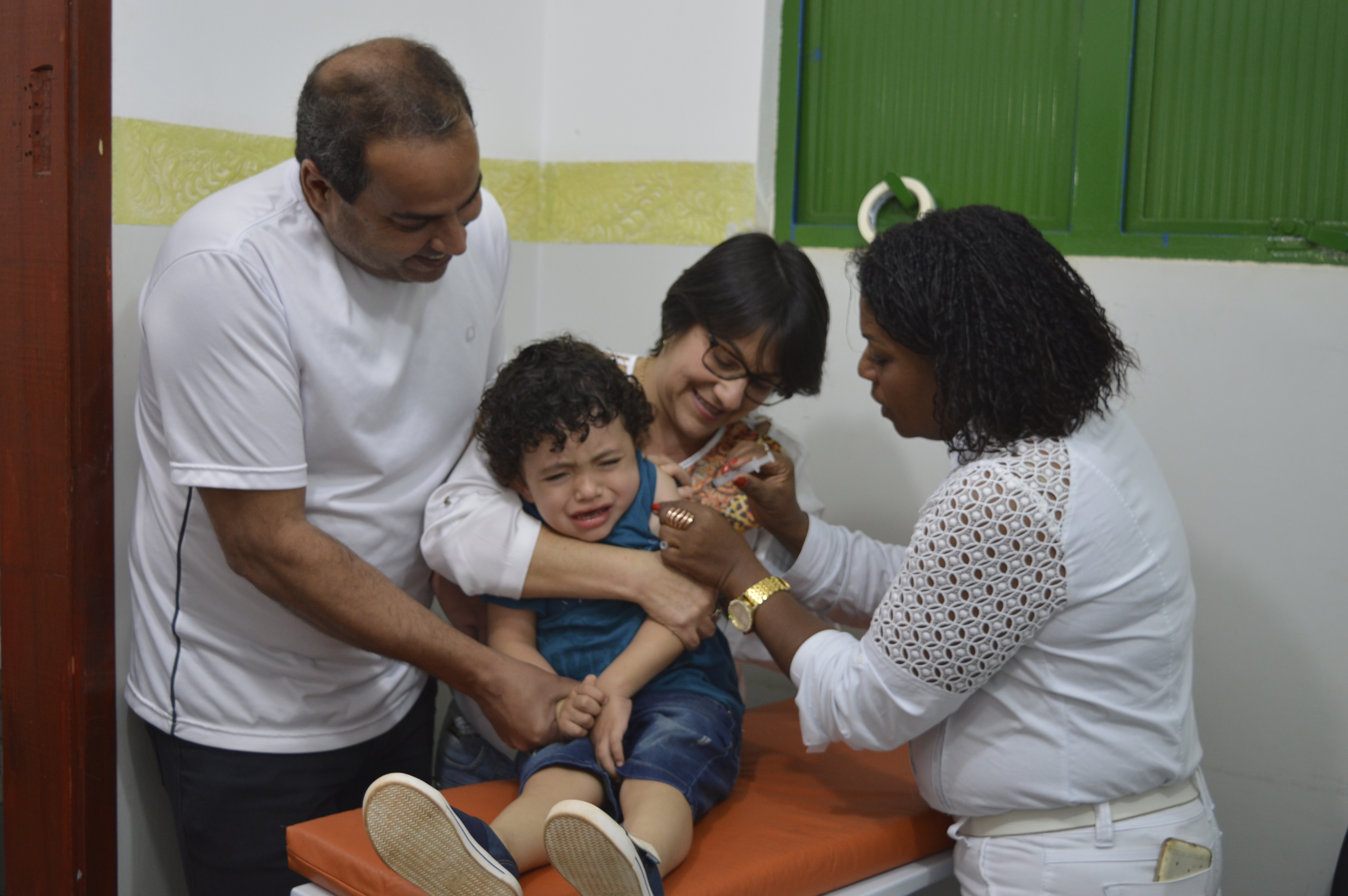 Secretaria de Saúde realiza Dia D de vacinação contra a pólio e sarampo; campanha continua