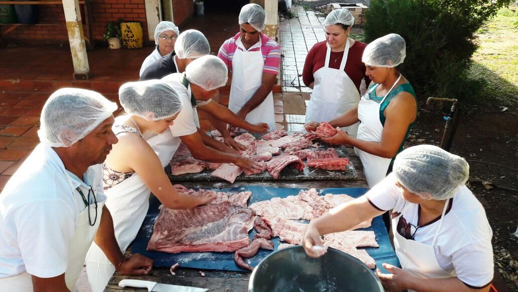 Prefeitura de Itaquiraí, Senar, Agraer e Efaitaq concluem curso de Produção de Embutidos e Defumados