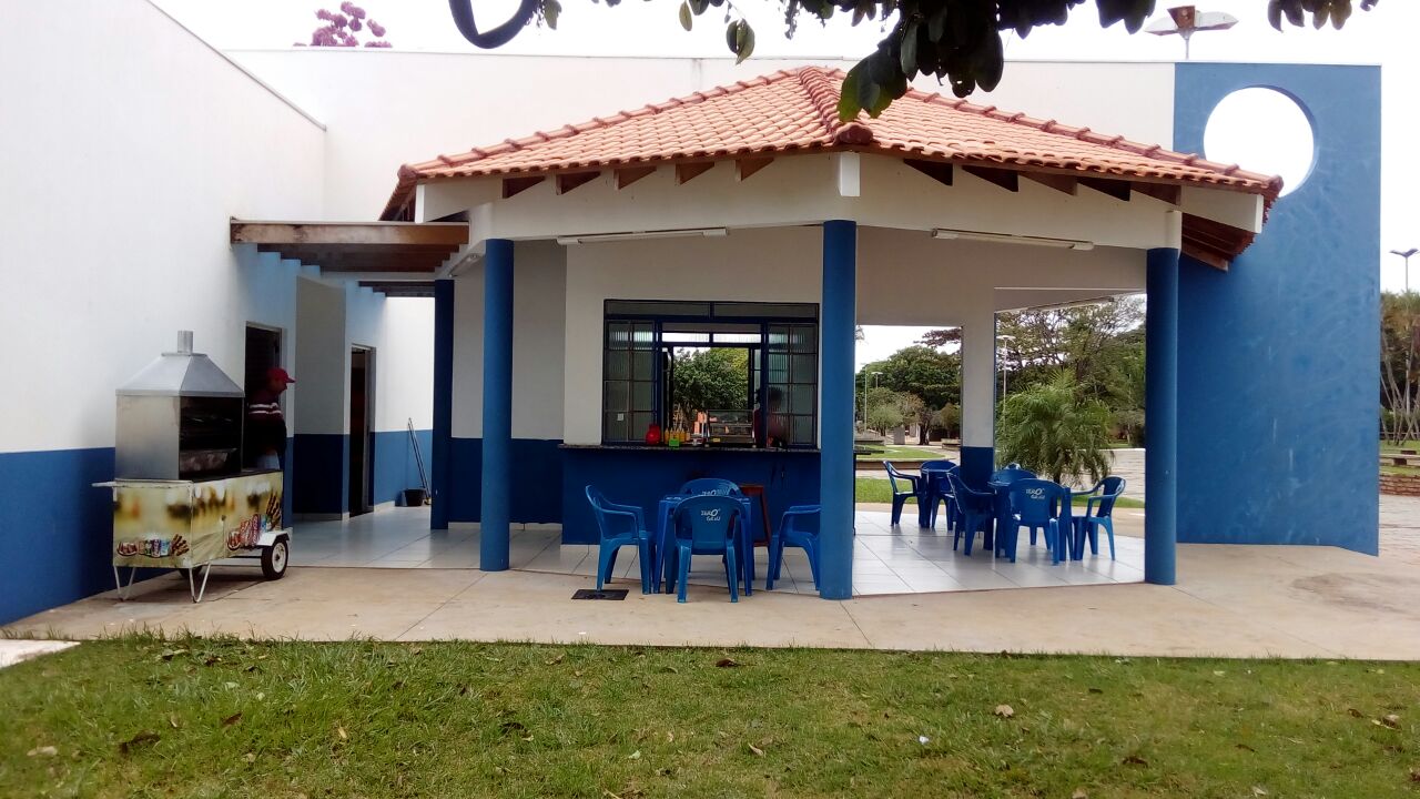 Prefeitura de Itaquiraí regulamenta abertura da nova lanchonete, na Praça Santos Tomazelli