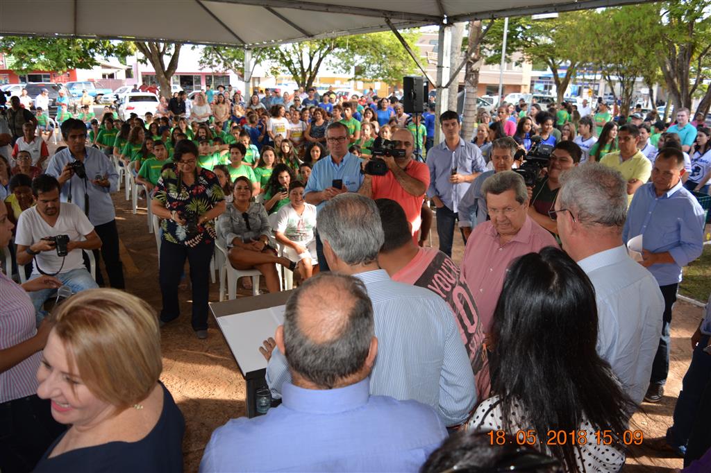 Governador Reinaldo inaugura pavimentação do N. Era e N. Esperança e lança restauração de ruas do Jardim Primavera