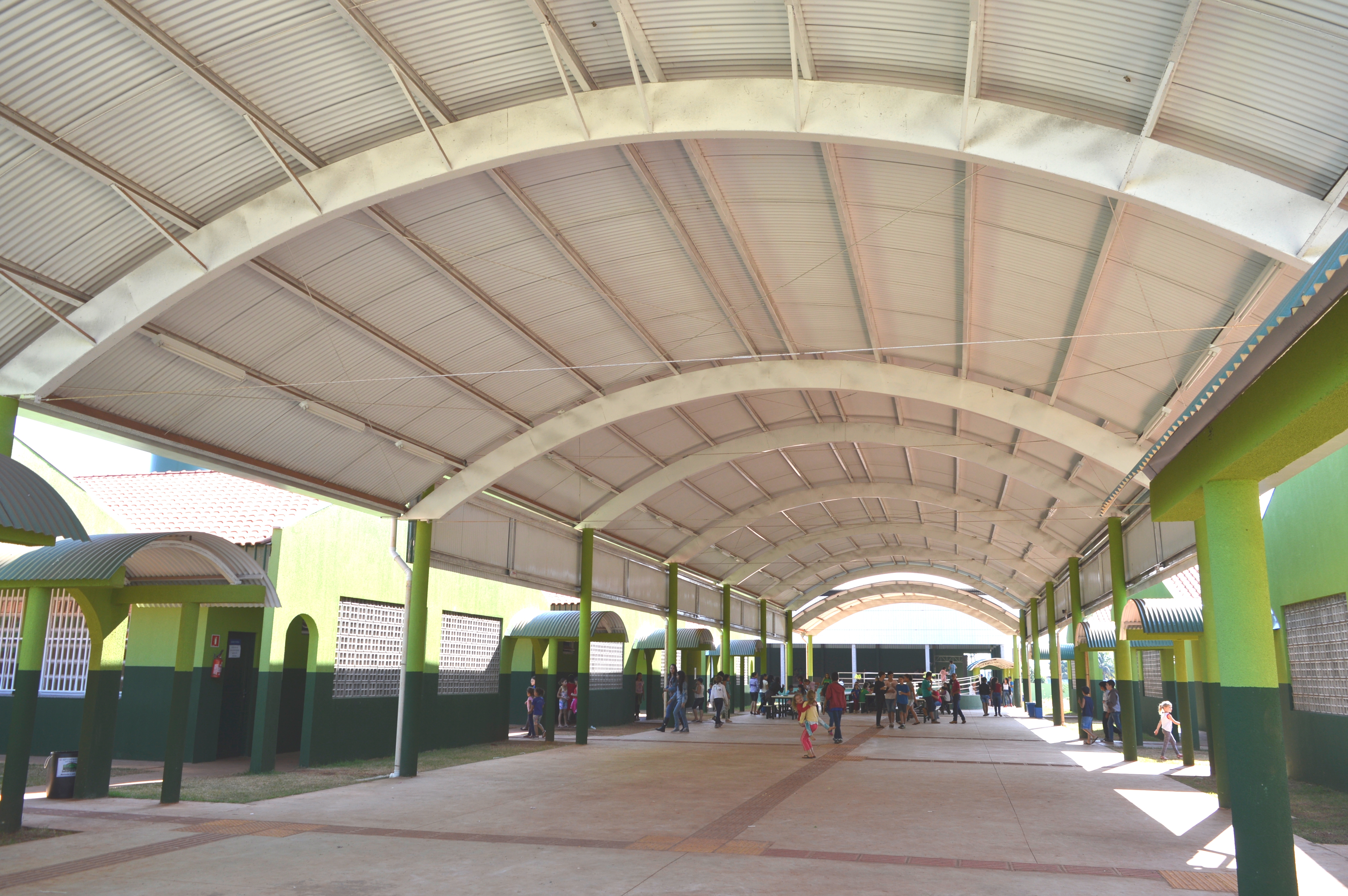 Moderna escola construída no Assentamento Santo Antônio entra em funcionamentos com 1.500 alunos