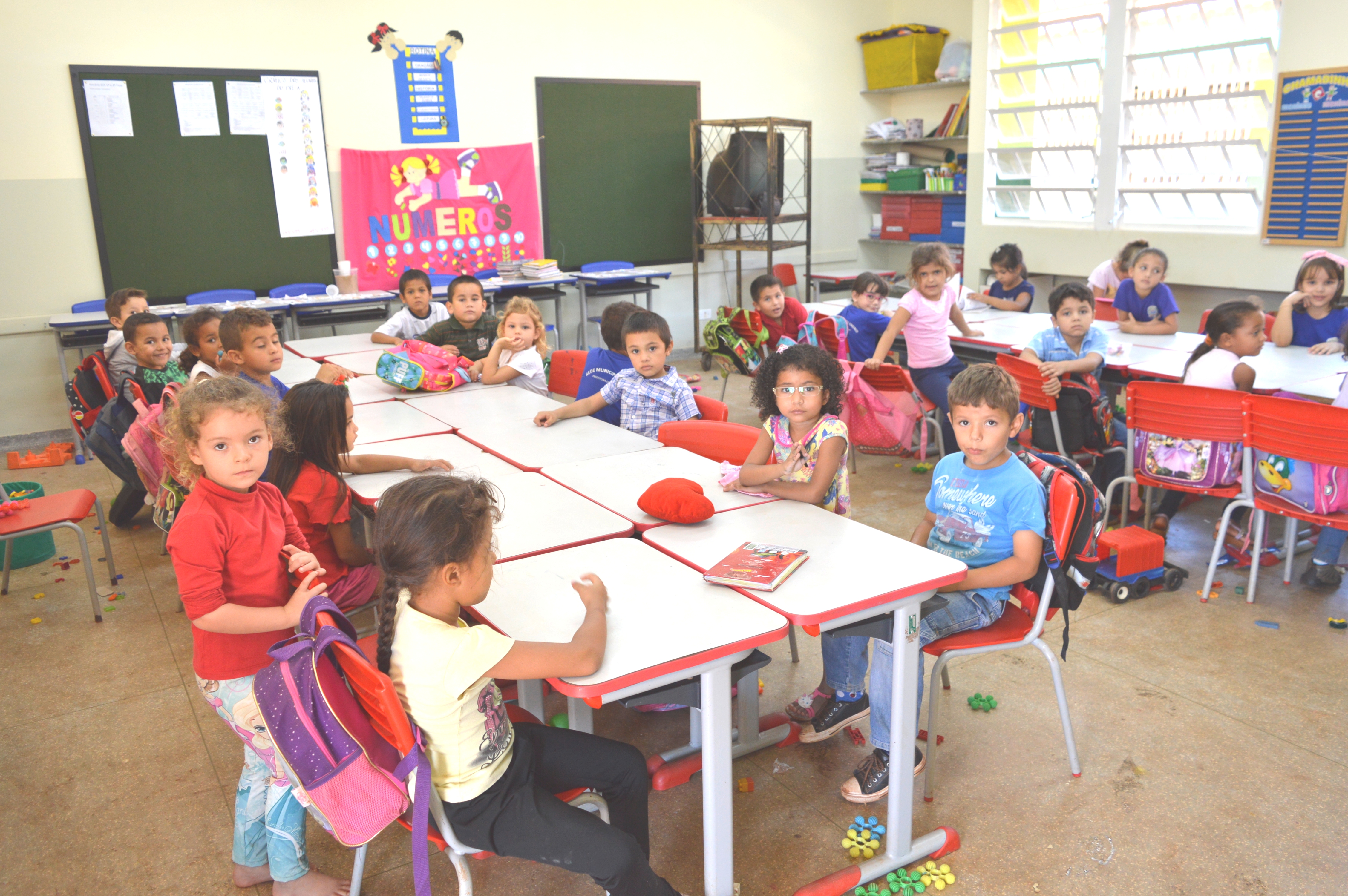 Moderna escola construída no Assentamento Santo Antônio entra em funcionamentos com 1.500 alunos