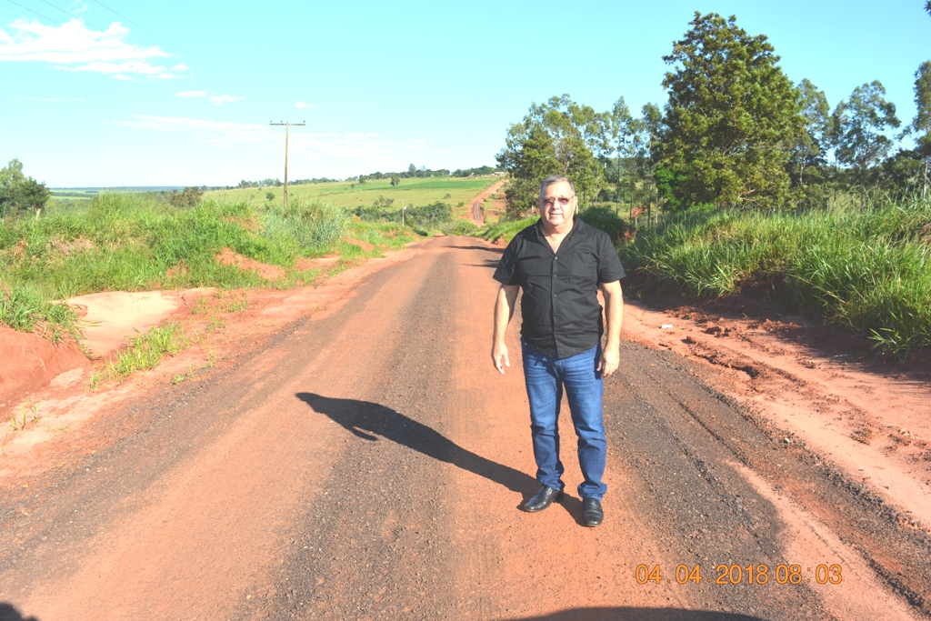 Prefeito Ricardo vistoria serviços de recuperação de estradas rurais em várias regiões do município